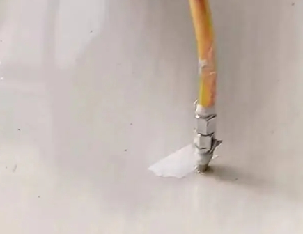 新市瓷砖空鼓维修公司专业解答在瓷砖铺贴过程中，如果使用的砂料过粗（如全部使用了粗砂），可能会导致以下问题